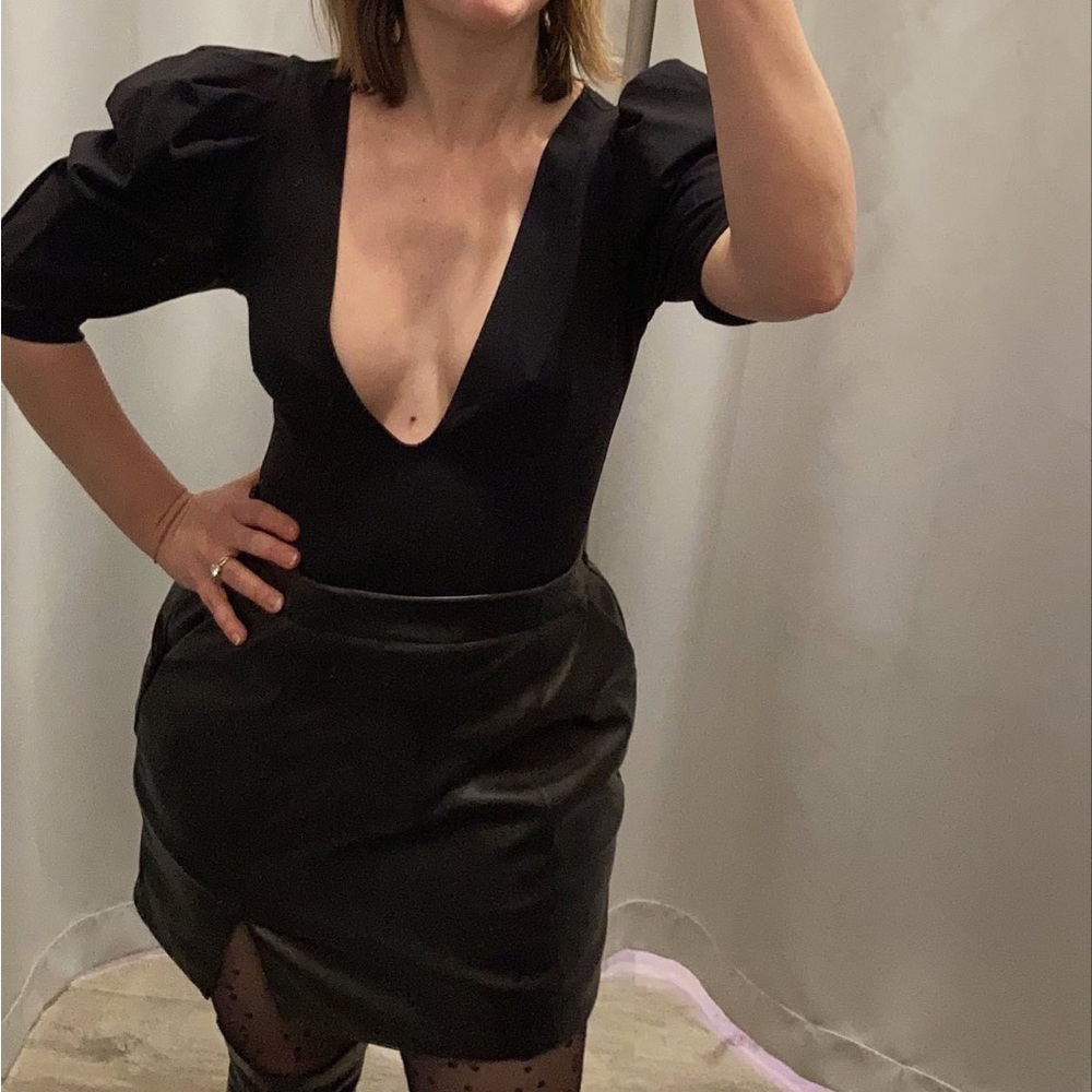 Va va voom black bodysuit 🖤